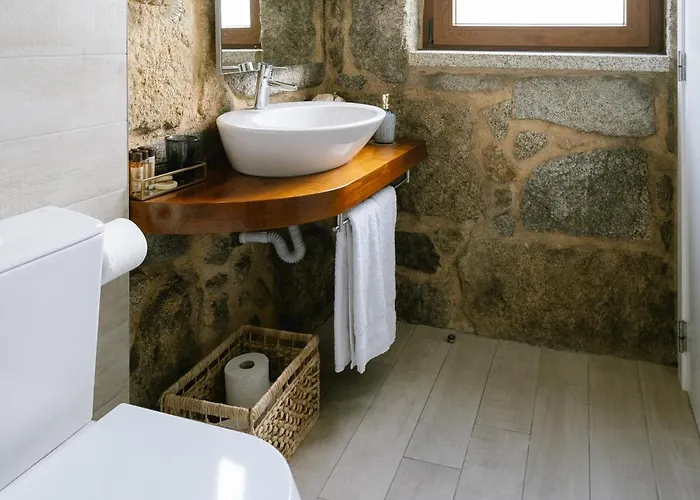 Encosta Dos Tuneis - Turismo E Lazer