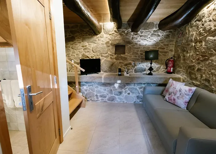 Encosta Dos Tuneis - Turismo E Lazer