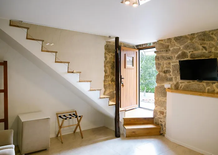 Encosta Dos Tuneis - Turismo E Lazer